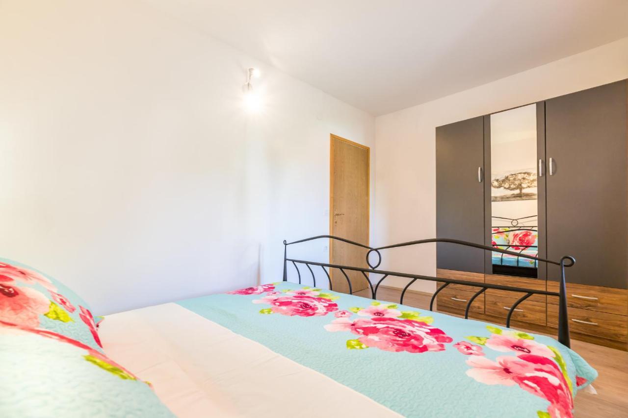 Ana Apartment Baska  Bagian luar foto
