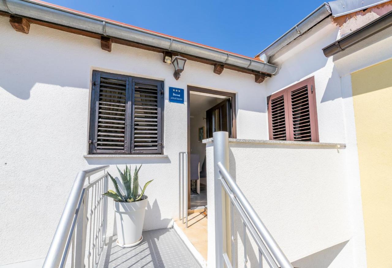 Ana Apartment Baska  Bagian luar foto