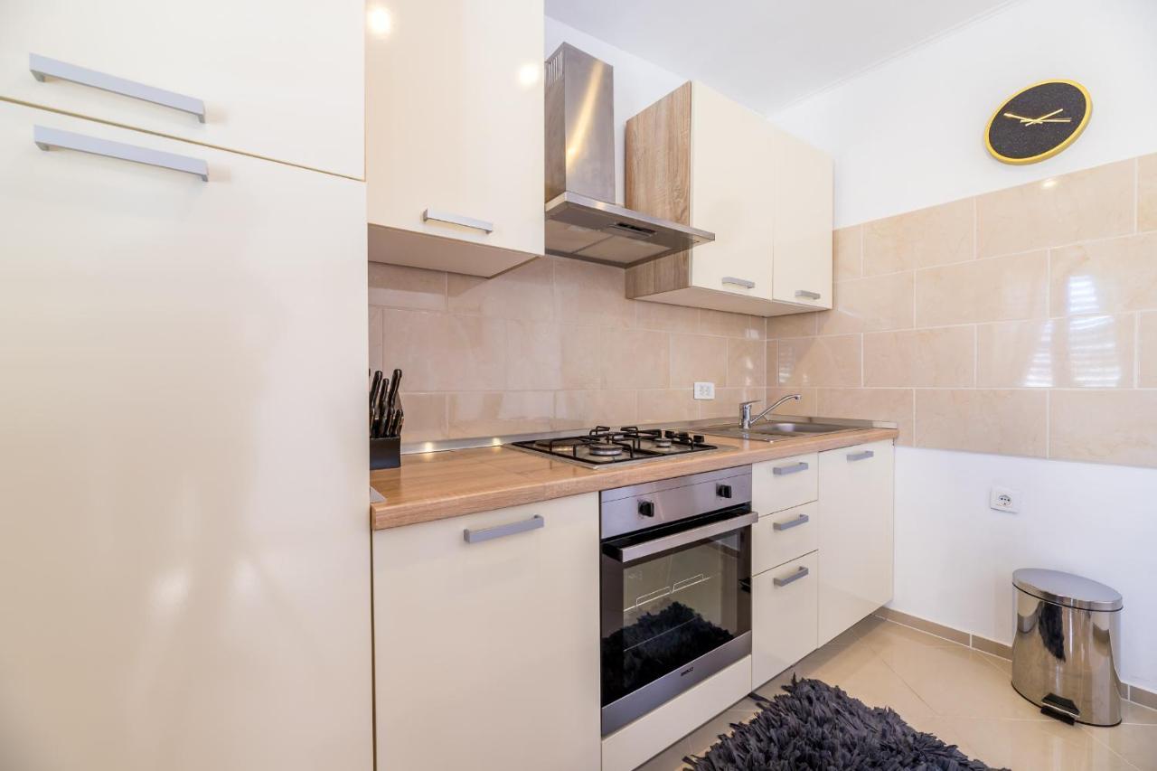 Ana Apartment Baska  Bagian luar foto