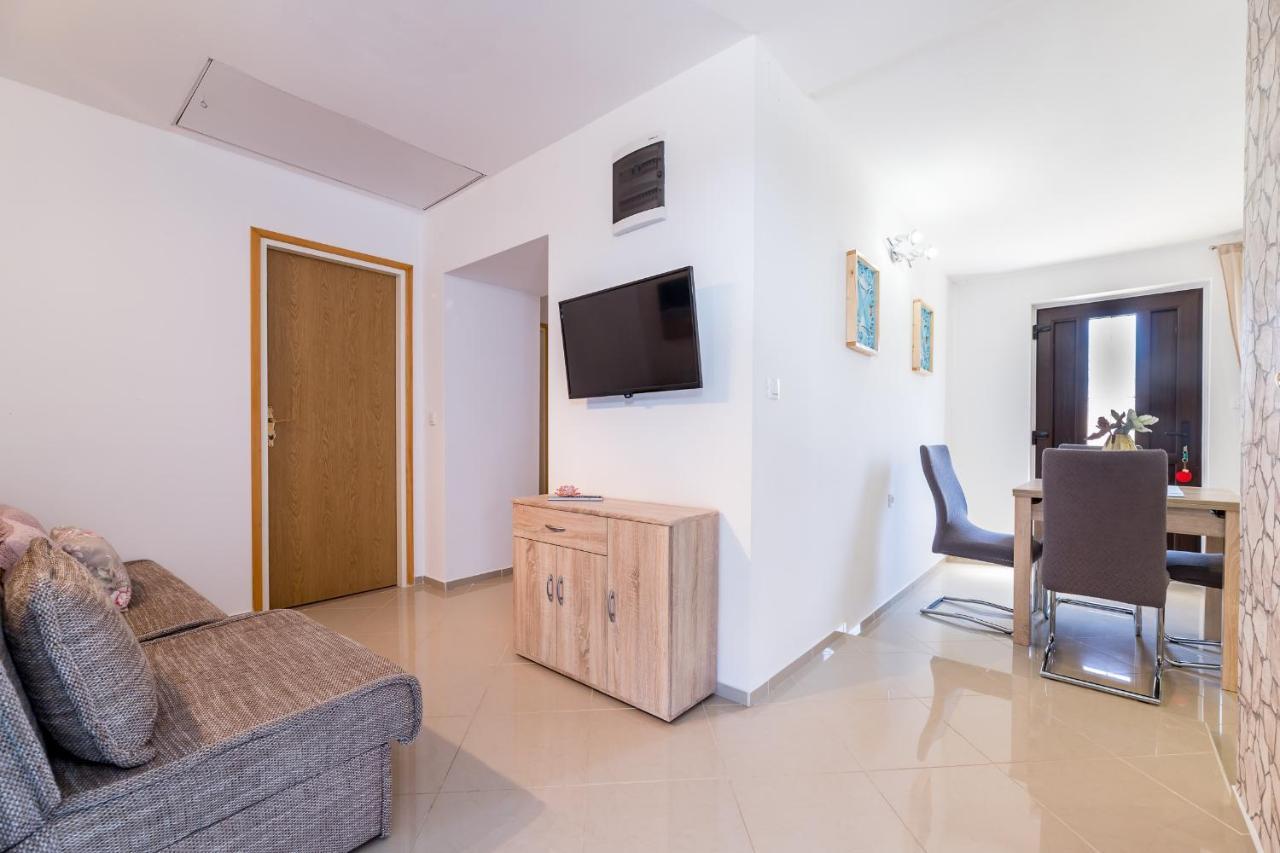Ana Apartment Baska  Bagian luar foto